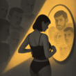¿Está la sensualidad femenina peleada con el feminismo? 17 | Casi Creativos Mujer frente a un espejo donde aparecen miradas masculinas, reflejando el peso del male gaze sobre la sensualidad.